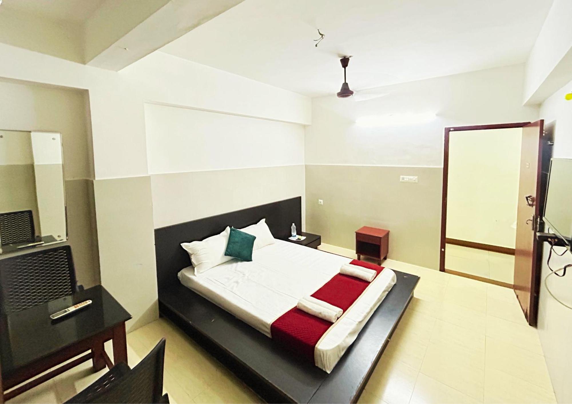 Midtown Residency Hotel Кожикод Екстериор снимка